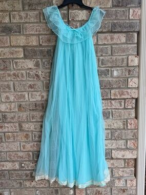 🍒💣 Vintage pinup inspired boudoir chiffon style nightgown